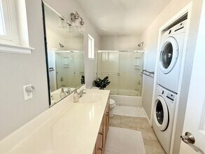 142 Cherry St, Unit 142 Cherry Street in Petaluma, CA - Building Photo - Building Photo