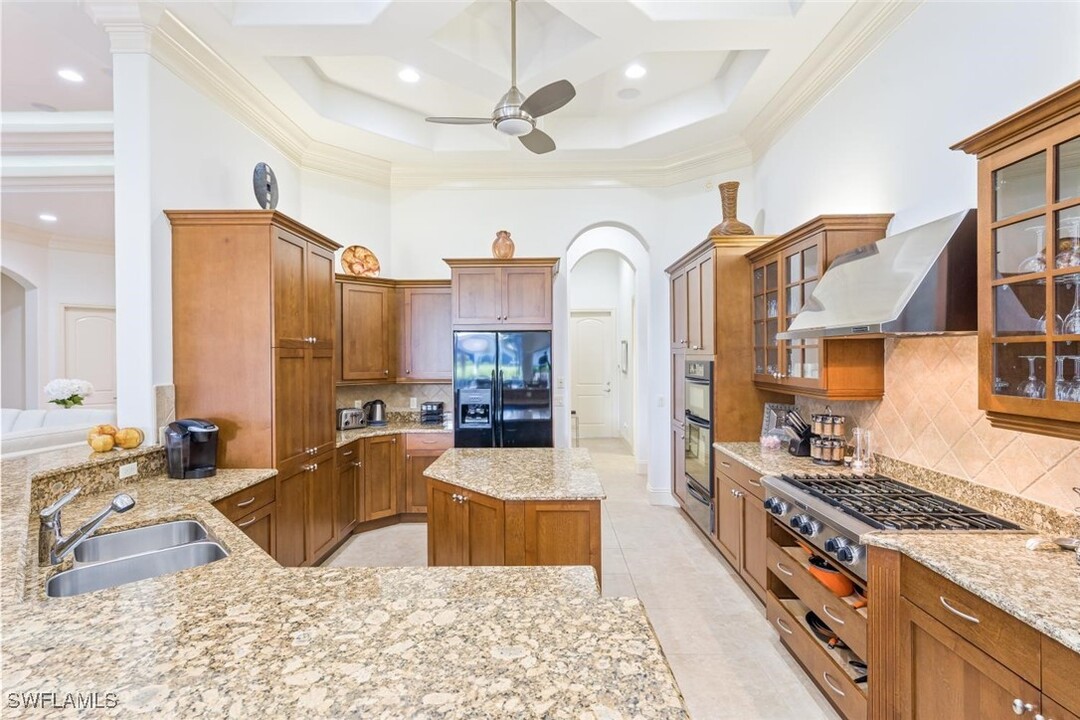 3124 Strada Bella Ct in Naples, FL - Foto de edificio
