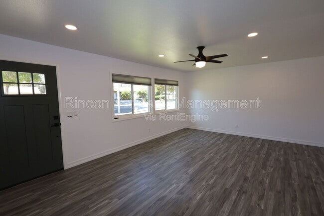 102 Hoover Ave in Ventura, CA - Building Photo - Building Photo