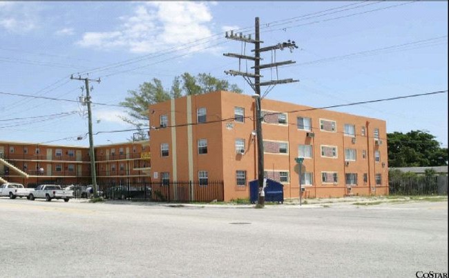 7001 NW 15th Ave in Miami, FL - Building Photo - Building Photo