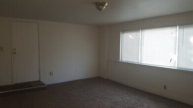482 East Ave in Chico, CA - Building Photo - Building Photo