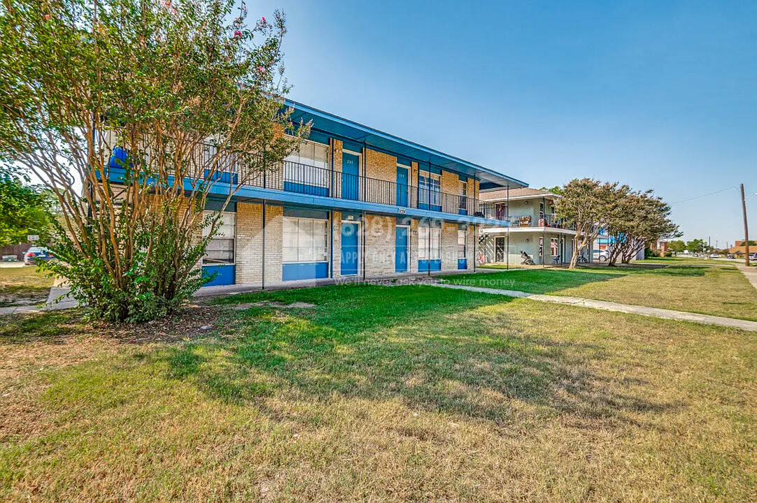 3024 Tudor Ln in Irving, TX - Building Photo