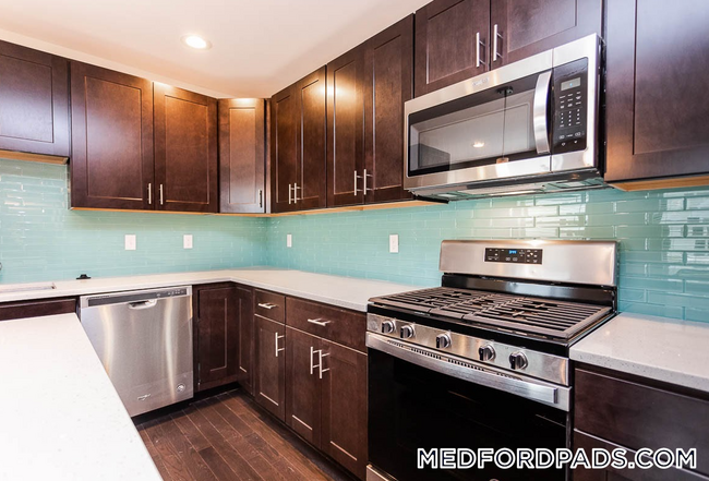 476 Fulton St in Medford, MA - Building Photo - Building Photo