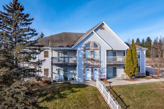 Harbor Pointe in Port Washington, WI - Foto de edificio - Building Photo