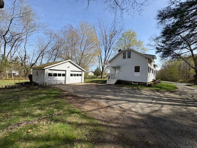 2839 Boston Post Rd in Guilford, CT - Building Photo - Building Photo
