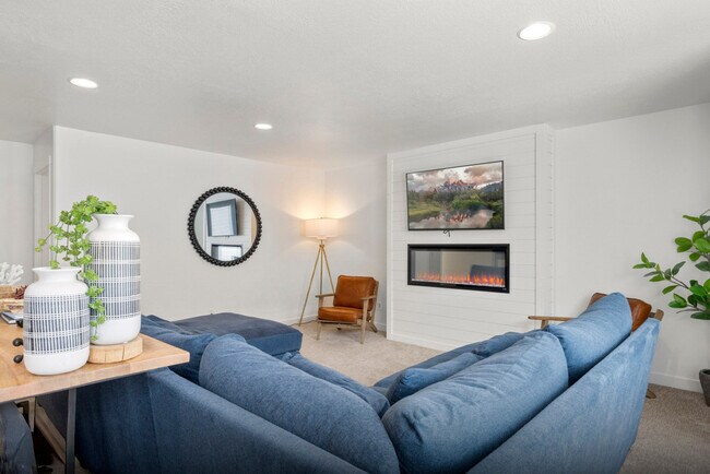 569 Richland Vly St in Garden City, UT - Building Photo - Building Photo