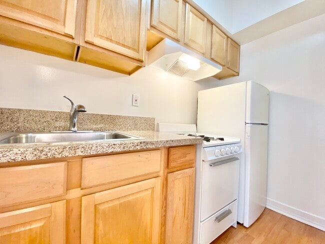 1817 Ivar Ave in Los Angeles, CA - Building Photo - Building Photo