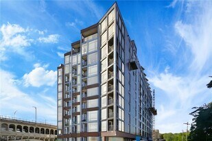 2222 Detroit Ave, Unit 917 in Cleveland, OH - Building Photo