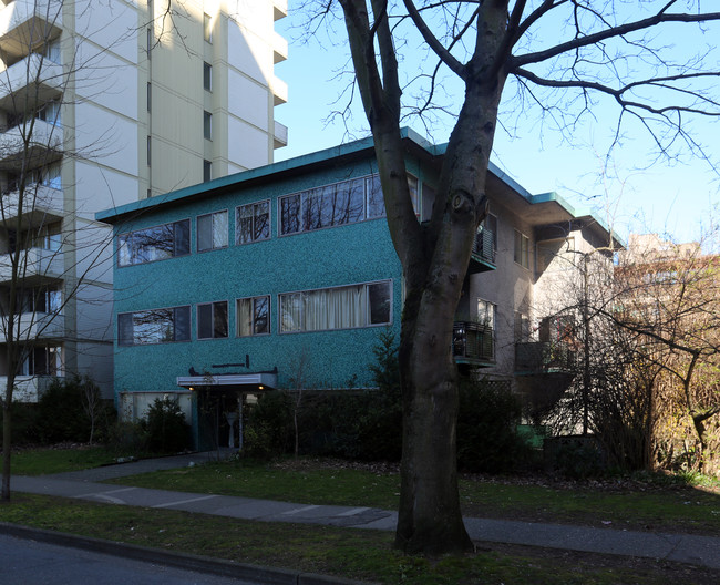 1671 Haro St in Vancouver, BC - Building Photo - Building Photo