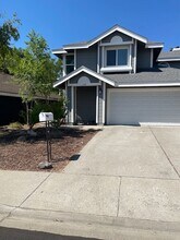 5162 Greystone Dr in Reno, NV - Building Photo - Building Photo