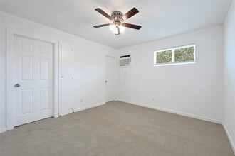 5718 Eskridge St in Houston, TX - Foto de edificio - Building Photo