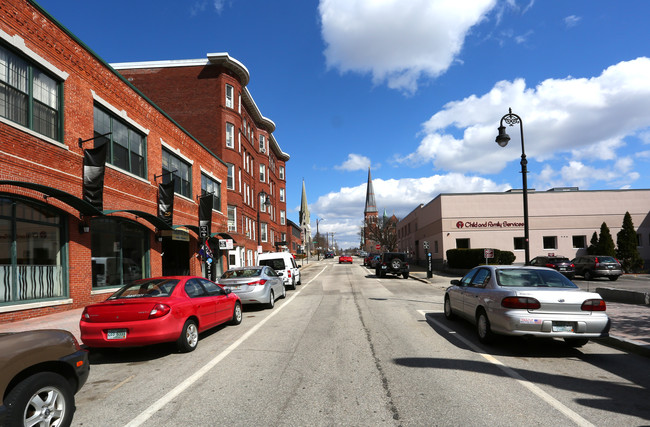 50 Lowell St in Manchester, NH - Building Photo - Building Photo