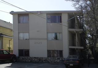 Creekside Manor in Oakland, CA - Building Photo - Building Photo