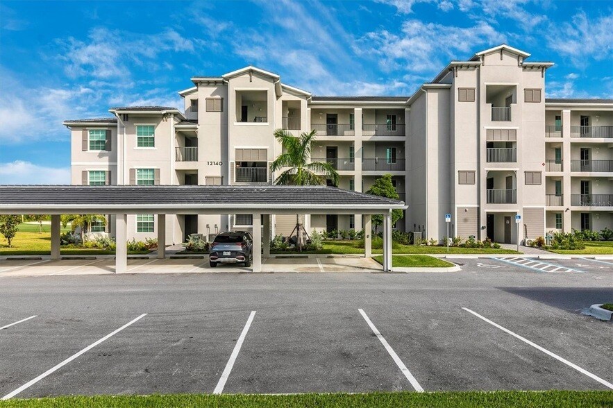 12140 Wellen Golf St, Unit 303 in Venice, FL - Building Photo