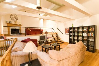 2239 N Clybourn Ave in Chicago, IL - Building Photo - Building Photo