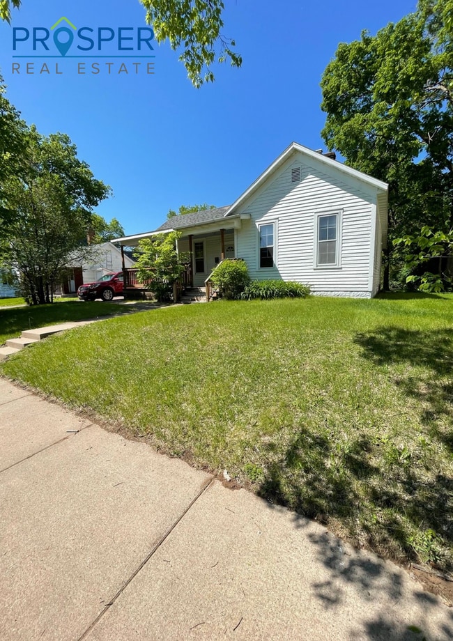 828 Chippewa St in Eau Claire, WI - Building Photo - Building Photo