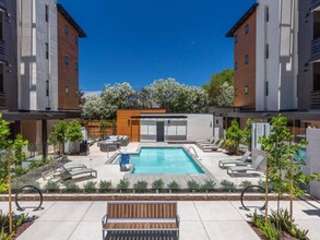 Santana Terrace in Santa Clara, CA - Building Photo - Building Photo