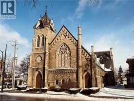 21 Richmond St in Brantford, ON - Building Photo