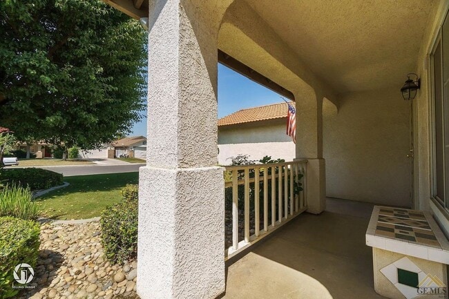 8715 Starfish Dr in Bakersfield, CA - Foto de edificio - Building Photo