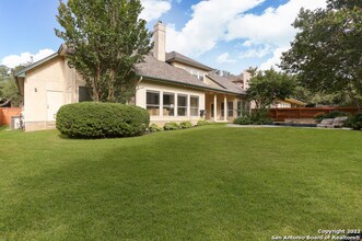 1631 Thrush Ct Cir in San Antonio, TX - Foto de edificio - Building Photo