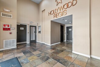 7320 Hawthorn Ave, Unit #300 Penthouse Loft in Los Angeles, CA - Building Photo - Building Photo