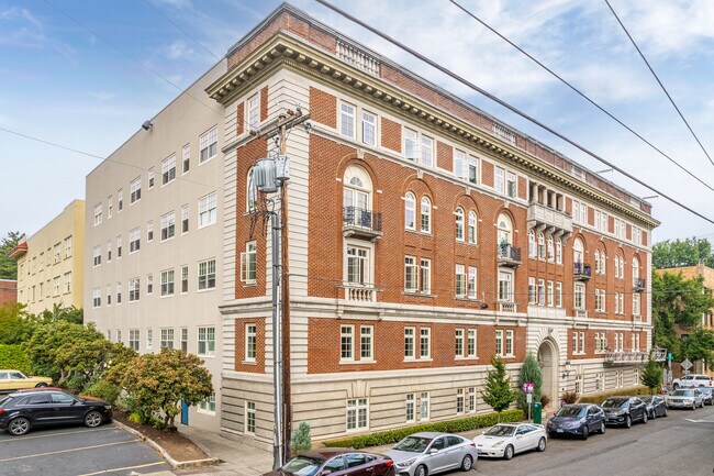 Embassy in Portland, OR - Foto de edificio - Building Photo