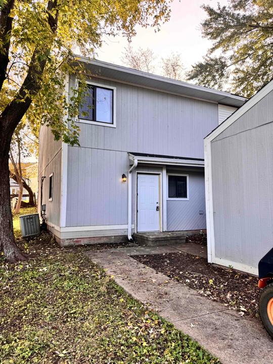 1921 Bell Ave in Des Moines, IA - Building Photo