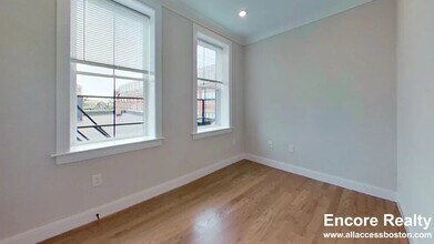 32 Orkney Rd, Unit 3 in Boston, MA - Building Photo - Building Photo