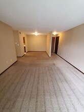 7625 W Donna Ct in Milwaukee, WI - Building Photo - Building Photo