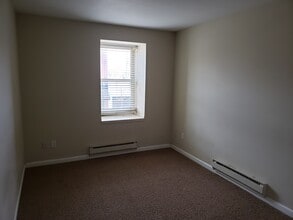 405 Cedar St, Unit #3 in Lapeer, MI - Foto de edificio - Building Photo