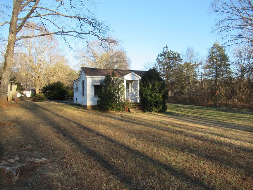 156 Coopertown Rd in Lincolnton, NC - Building Photo