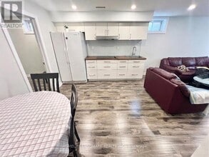 18 Fountain Ct in Richmond Hill, ON - Building Photo - Building Photo