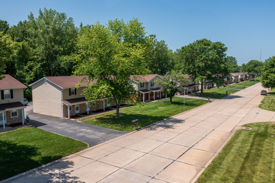 133 Park Charles Blvd S in St. Peters, MO - Foto de edificio