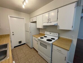 2204 Berkett Dr in Austin, TX - Building Photo - Building Photo