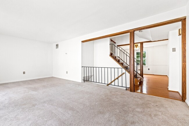 4432 Longworthe Sq, Unit LL1 in Alexandria, VA - Building Photo - Building Photo