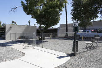 Villa Hemet in Hemet, CA - Foto de edificio - Building Photo