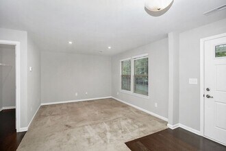 4252 Audubon Pk Dr in Charlotte, NC - Building Photo - Building Photo