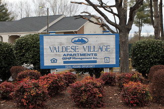 Valdese Village Apartments in Valdese, NC - Foto de edificio - Building Photo