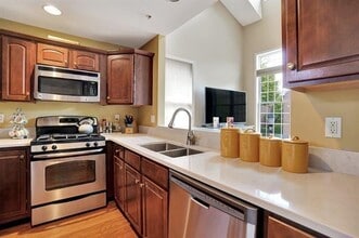 131 Abbie Ct in Guttenberg, NJ - Building Photo - Building Photo