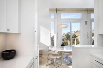 26 Spyglass Hl in Oakland, CA - Foto de edificio - Building Photo