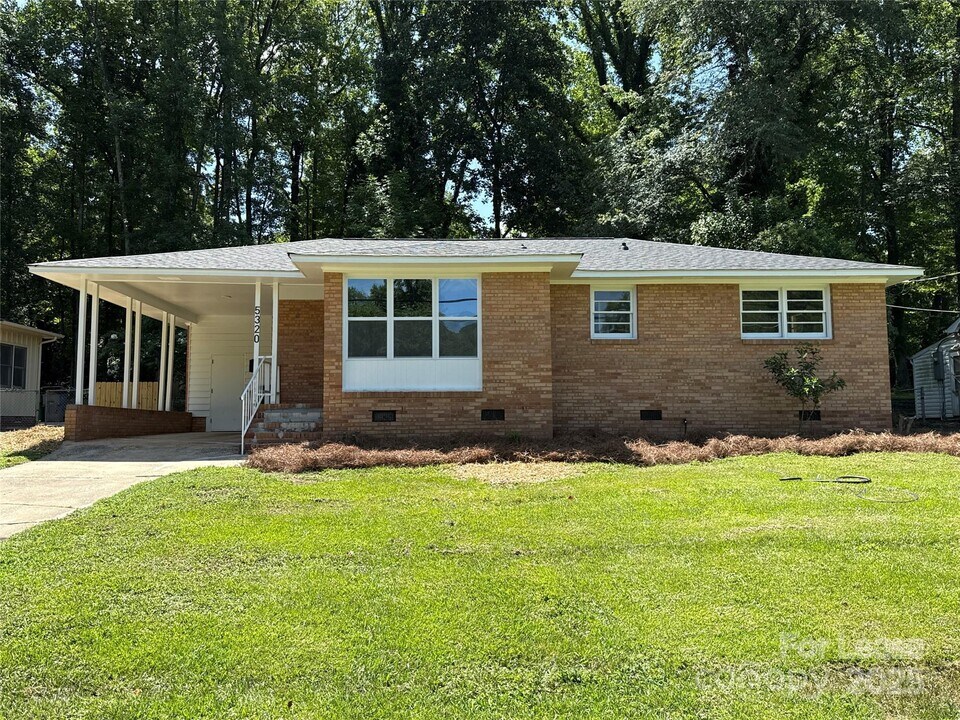 5320 Dolphin Ln in Charlotte, NC - Building Photo