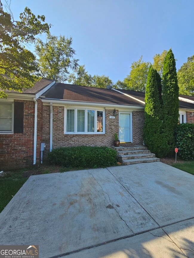 229 Flat Creek Ct in Peachtree City, GA - Building Photo - Building Photo