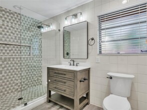6710 SW 94th St in Miami, FL - Foto de edificio - Building Photo