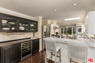1622 Sunset Plaza Dr in Los Angeles, CA - Building Photo - Building Photo