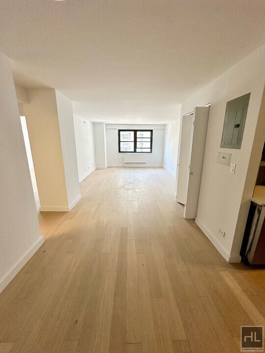 East 39th Street in New York, NY - Building Photo