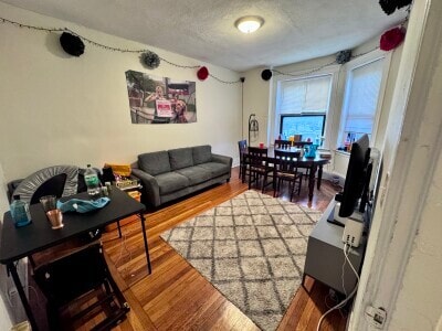 210 Hemenway St, Unit 10