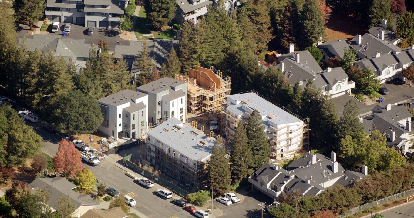 Sequoia Court in Napa, CA - Building Photo