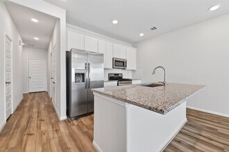 8327 Bristlecone Pne Wy in Magnolia, TX - Building Photo - Building Photo