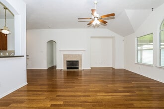 28615 Hidden Cove Dr in Magnolia, TX - Building Photo - Building Photo