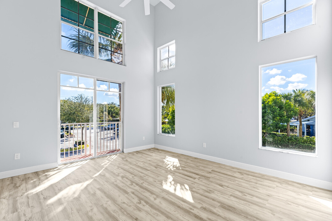 4903 Chancellor Dr in Jupiter, FL - Building Photo